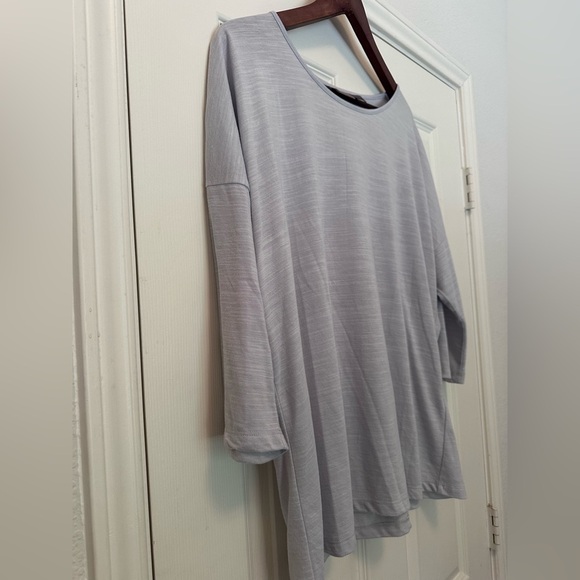 New Women’s Light Gray/Lavender Chico’s Top, size 3 - Picture 6 of 9